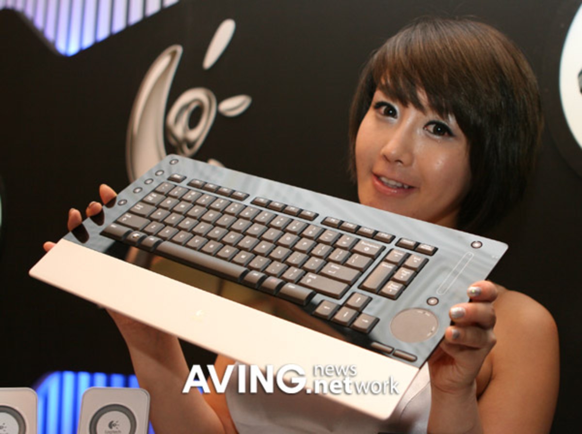 【高清图】 谁更抢眼 美女模特罗技g9德国齐亮相图6