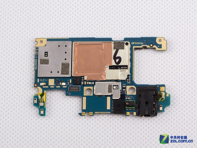 主板布局方面,vivo x5实现了最小的pcb面板布局设计,这也是vivo x5能