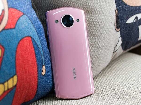 【高清图】 少女心炸裂 美图m8自拍手机京东热销中图1