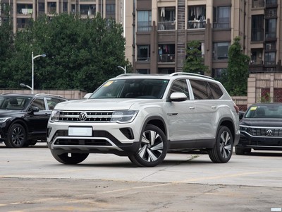  ; 2023 Ŀ 330TSI 