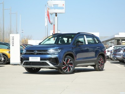  ; 2023 330TSI 