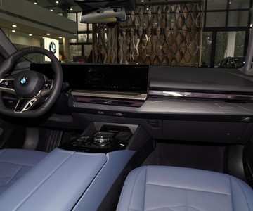 ����5ϵ 2024�� 525Li M�˶���װ�пط�����5