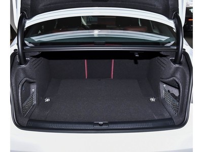 �µ�A4L 2025�� 200���������� 40 TFSI ʱ�ж����ͳ�������2