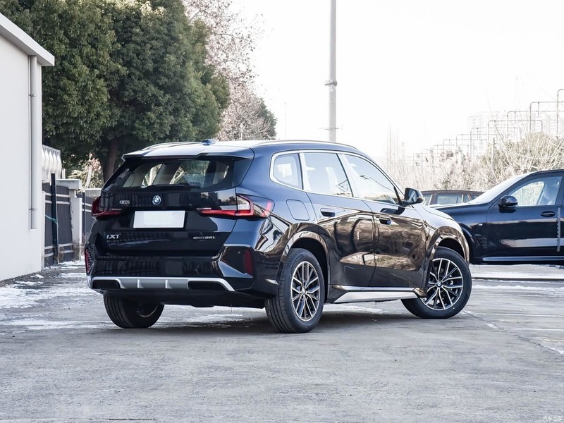 ����iX1 2026�� eDrive25L X�����װ