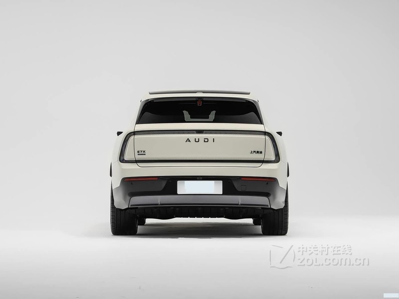 �µ�AUDI �µ�E7X 2026�� �콢quattro��