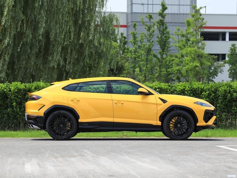 �������� Urus SE 2026�� 4.0T ��׼��