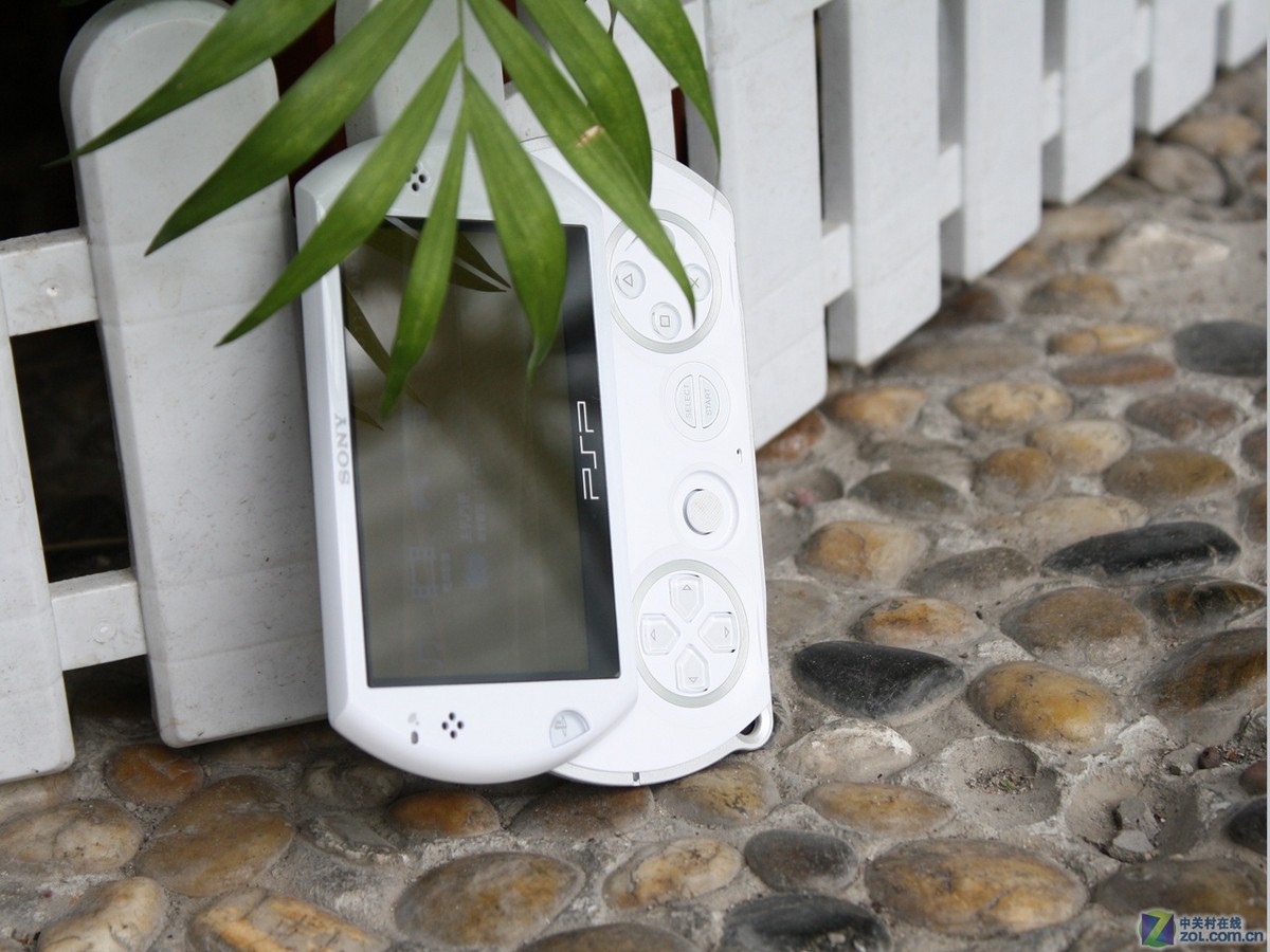 索尼psp go(psp-n1006)(珍珠白)