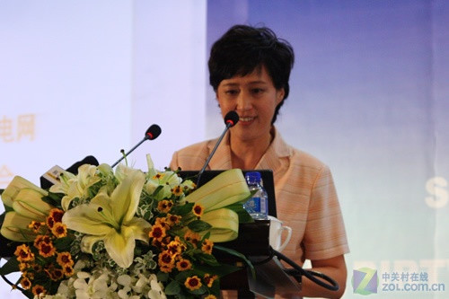 广电总局科技司司长 王效杰发表主题演讲