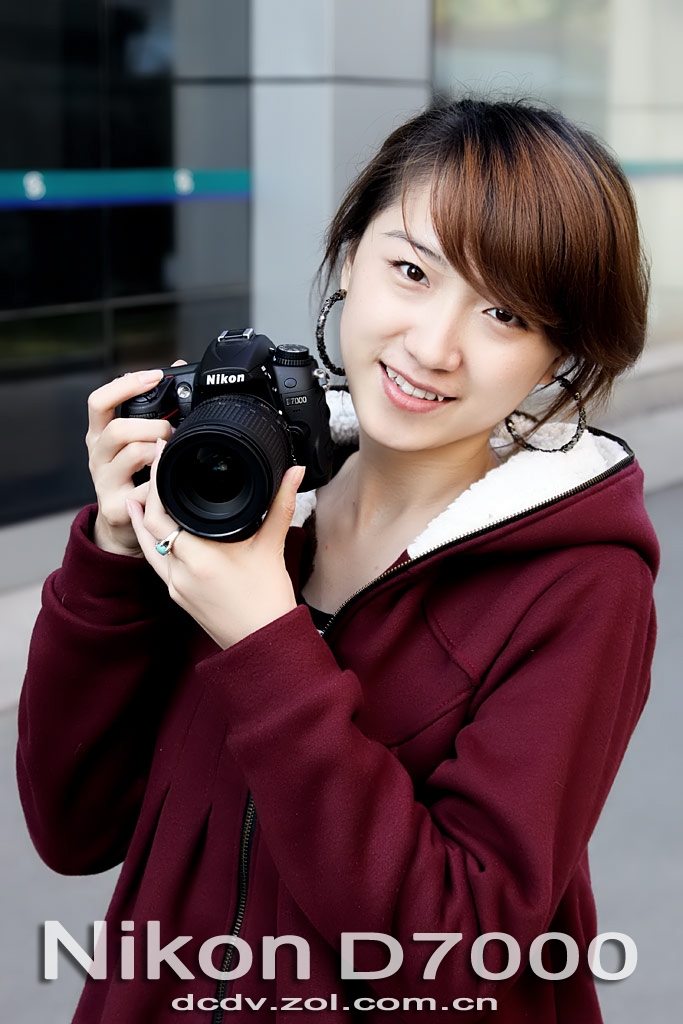 当美女爱上单反 时尚mm艳遇尼康d7000_尼康 d7000_数码影像相机图片