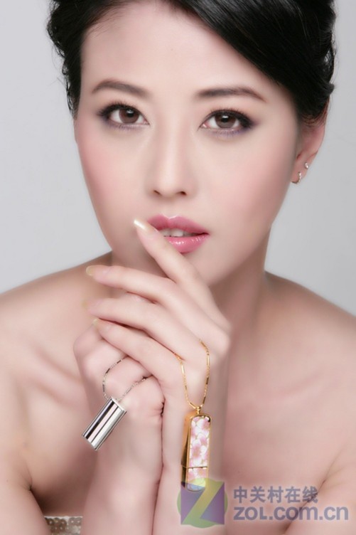 周海媚出镜代言 珐琅艺术优盘组图赏
