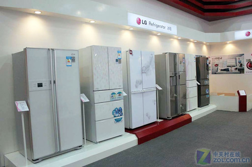 家电博览会开幕的第一天,来自国内外的众多主流家电品牌纷纷亮相上海