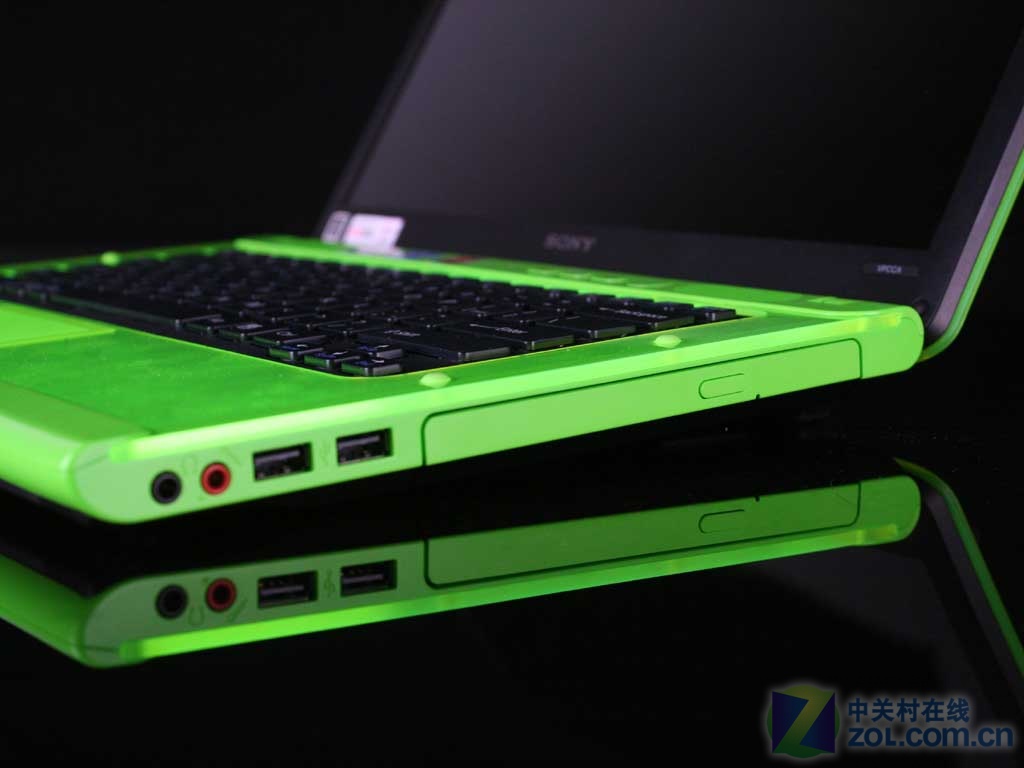 【高清图】 潮人最爱 索尼vaio cb荧光笔记本评测图2