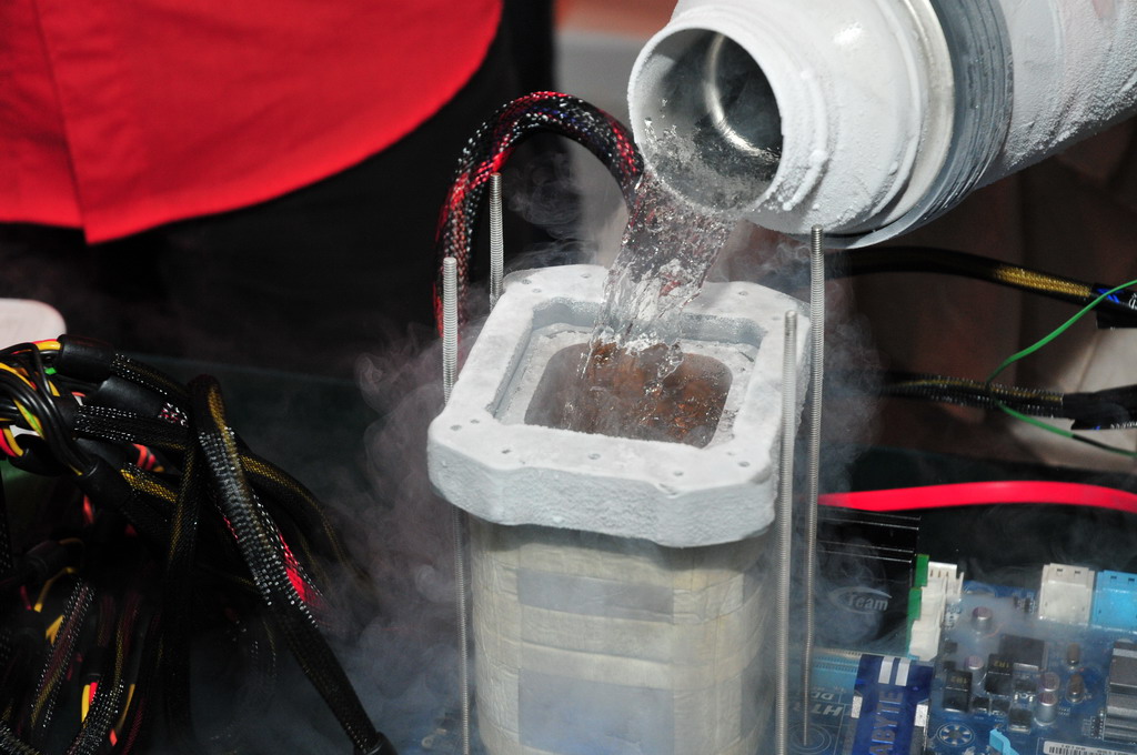 美女3屏 液氮 大奖 romc2011精彩不断