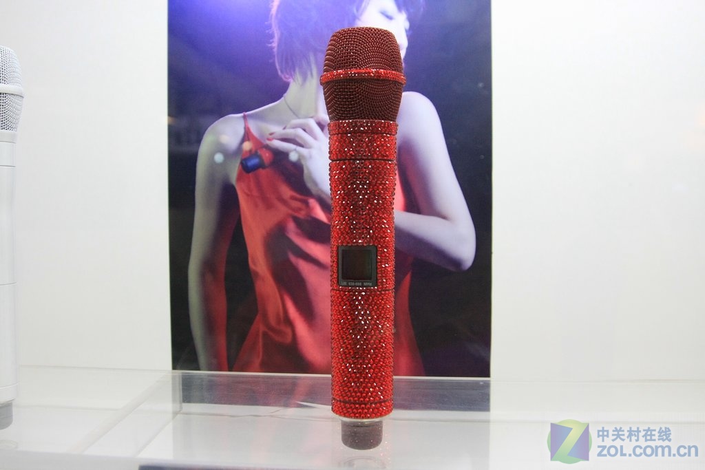 【高清图】 palm2011:舒尔水晶定制话筒亮相展会图5