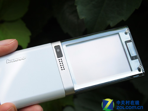 zol首页 手机频道 评测 全球首款透明彩屏机 梦幻联想s800图赏 > 图片