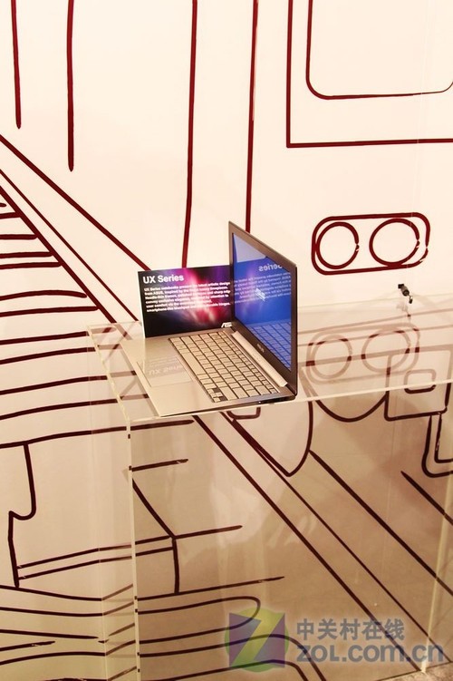 Computex 2011����˶Padfone���ƹ��� 