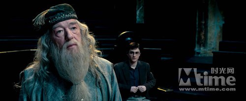 重温经典魔法时刻：哈利波特与死亡圣器高清下载版回顾 (经典魔法电影)