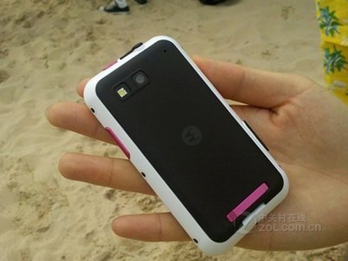 家喻户晓手机摩托罗拉defy仅1450元