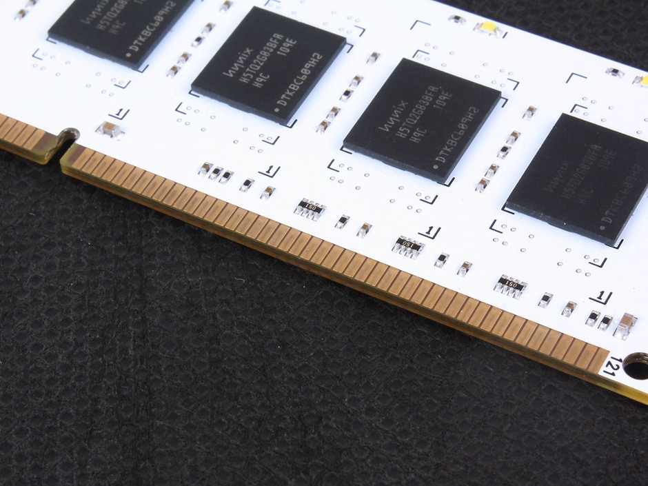 炫丽led灯 宇瞻推限量版白色pcb内存