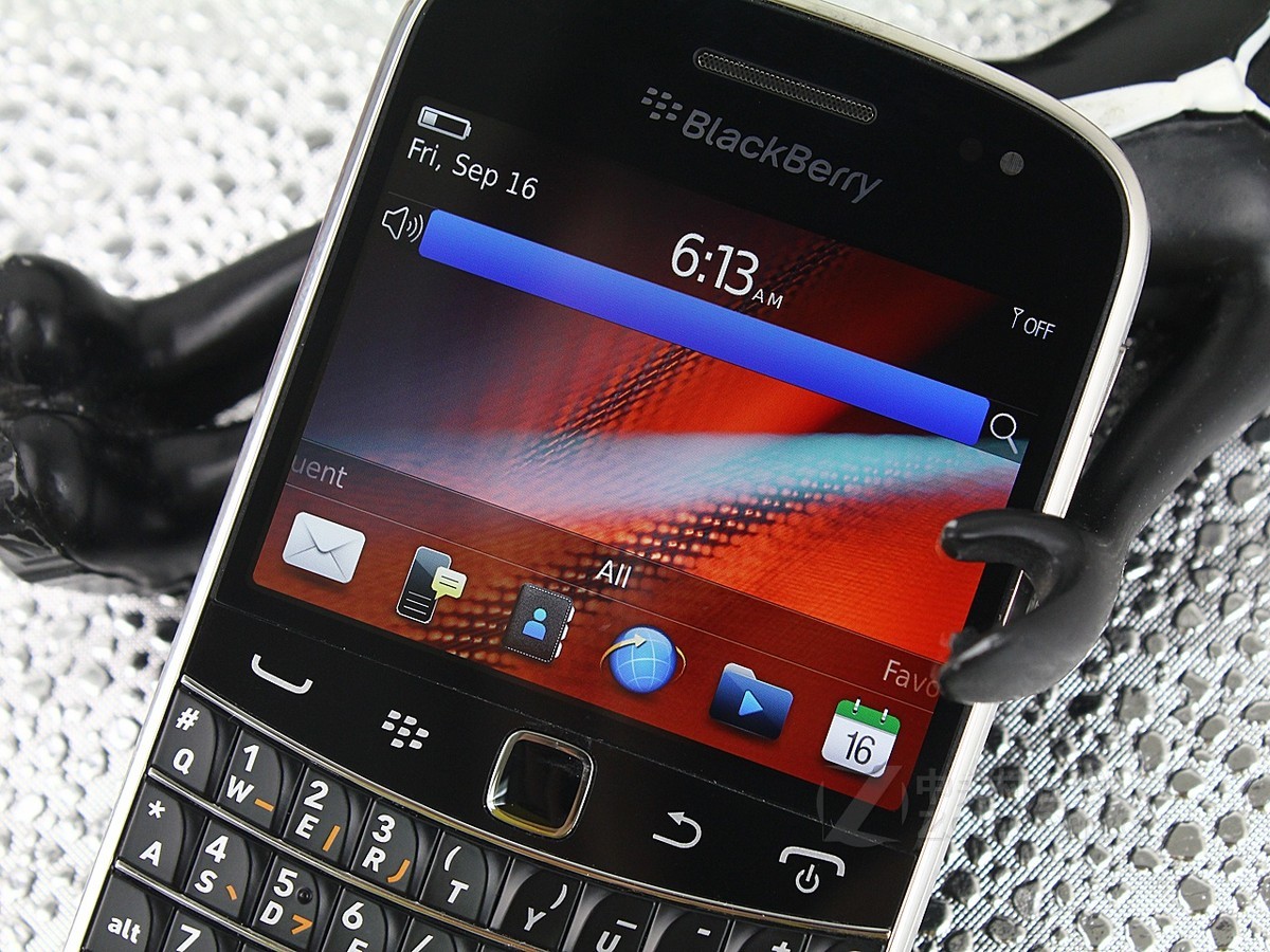 【高清图】黑莓(blackberry)9900黑色-zol中关村在线