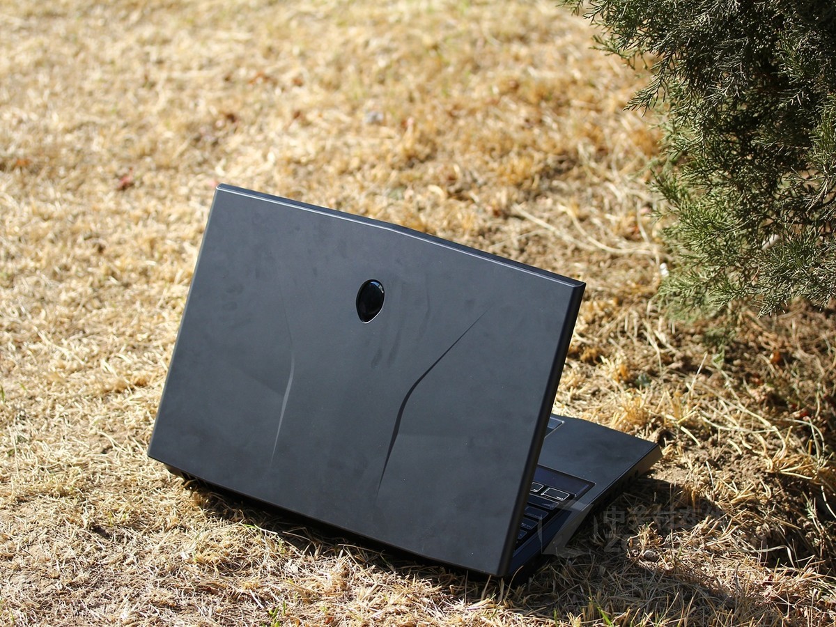 【高清图】 统领最高游戏平台 alienware m17x促销图1