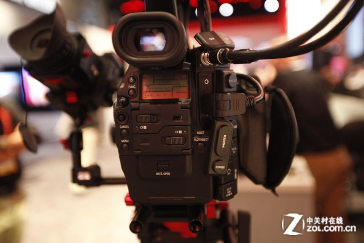 数码摄像机 佳能数码摄像机 佳能eos c300 图片 返回综述页 9 / 12