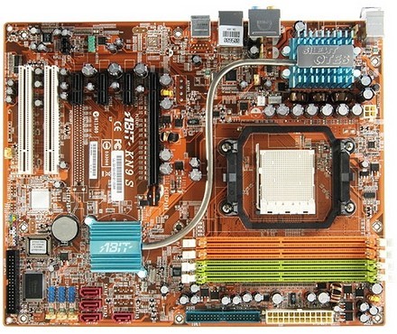 热点资讯 正文 34 pin floppy数据线               1条 sata数据线