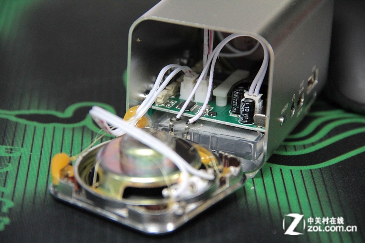 【高清图】 别被外表迷惑!金属外壳山寨音箱拆解图4