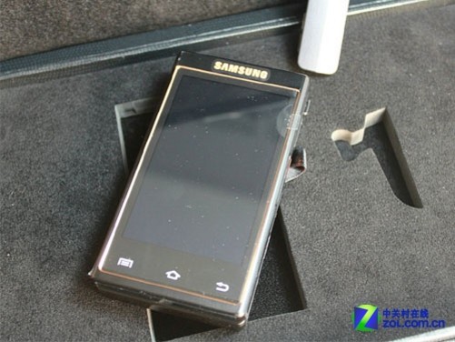 (中关村在线手机频道行情报道)2012年8月27日,三星w999 (行货带发票)