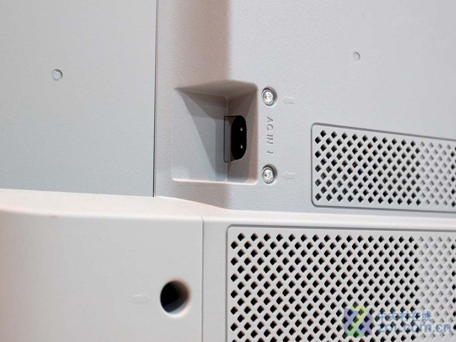 9mm极致边框设计 tcl智能电视首曝