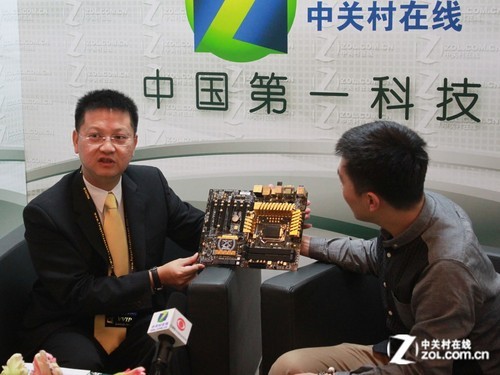 ��Ӣ��־��:�ƽ�������Ϯ����������ϲ 