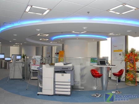 科技产品展厅图片 cezbVCLYecWNg.jpg