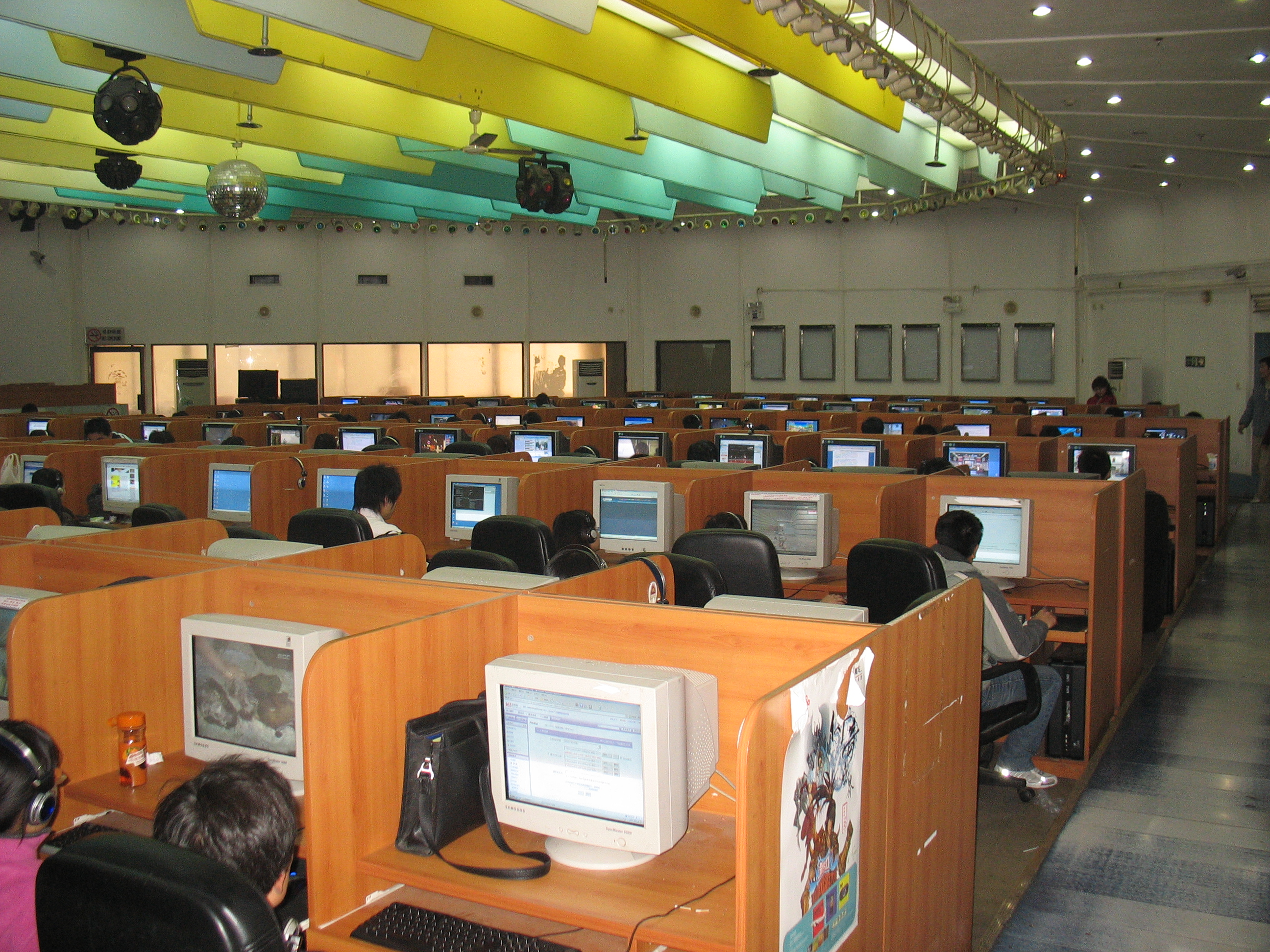 四种观点万人评论 07年是否该开网吧?