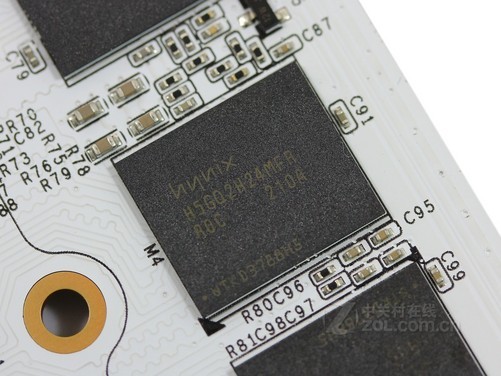 海力士提供的0.3ns显存颗粒