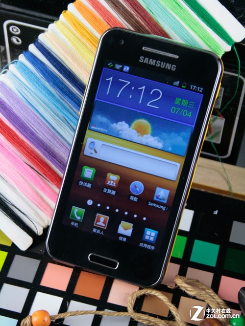 【高清图】 1ghz双核2000mah投影手机 三星i8530评测图2