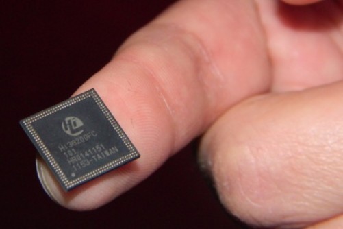 封装面积较小的海思k3v2四核处理器(图片来自网络)