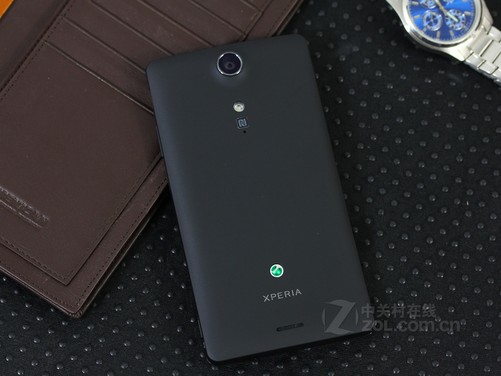 手机 正文索尼lt29i依旧采用一体式机身设计,外形正面拥有着纤薄时尚