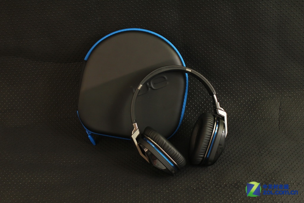 不走低端路! 罗技ue 9000蓝牙耳机图赏